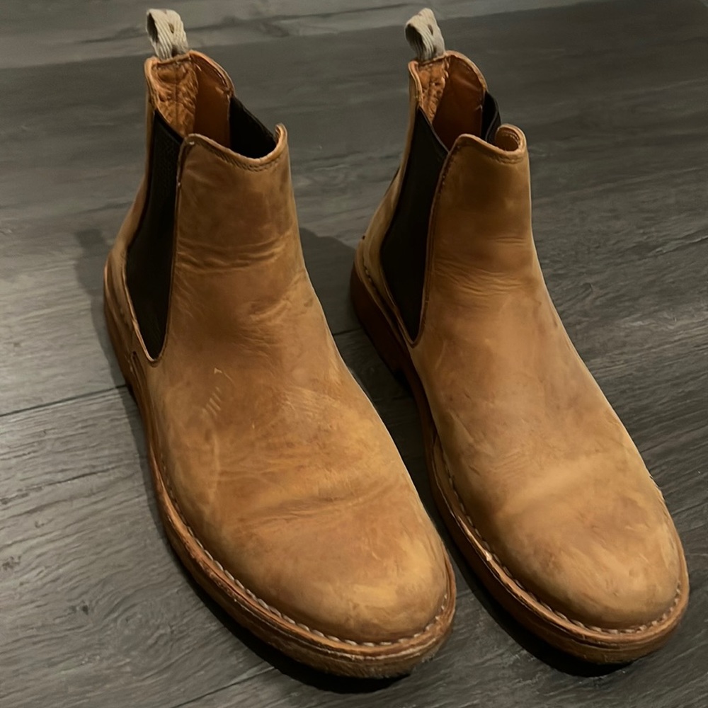 Men’s slip on leather boots